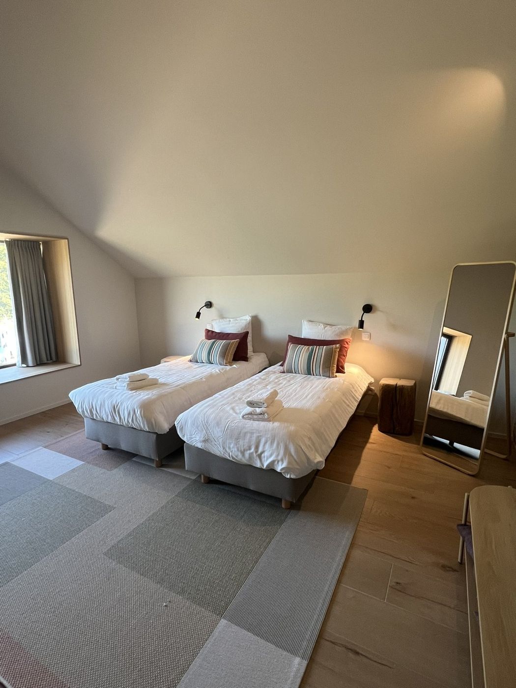 Chambre aménagée en deux lits simples
