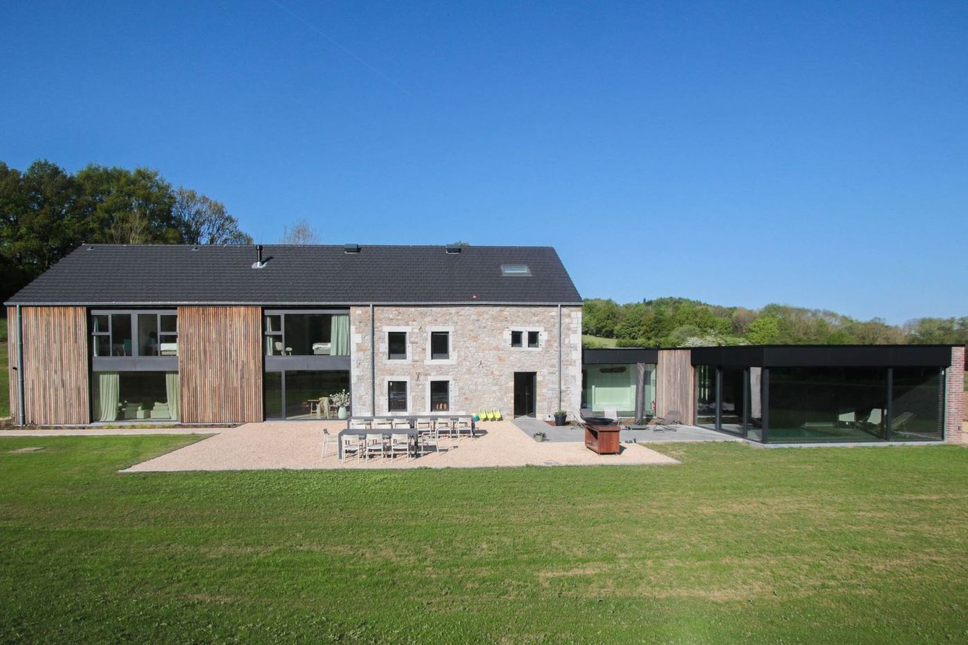 Vue extérieure de la Maison et du Moulin