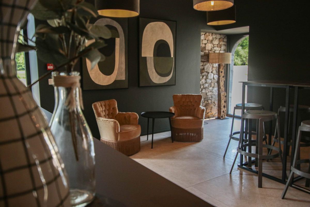 Espace lounge avec fauteuils, pour les pauses